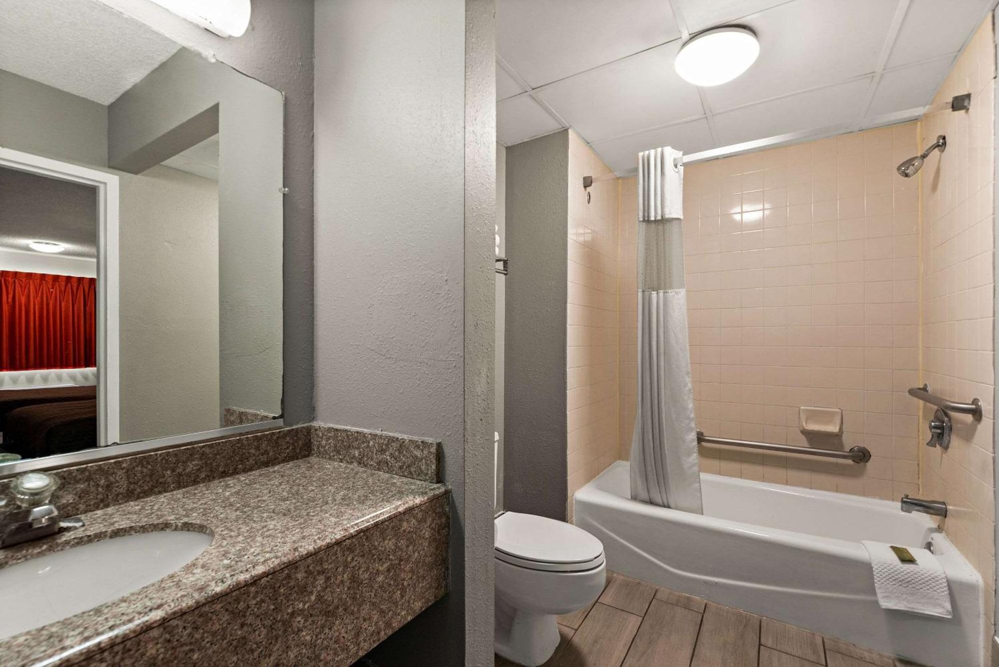 Rodeway Inn Brooklawn ภายนอก รูปภาพ