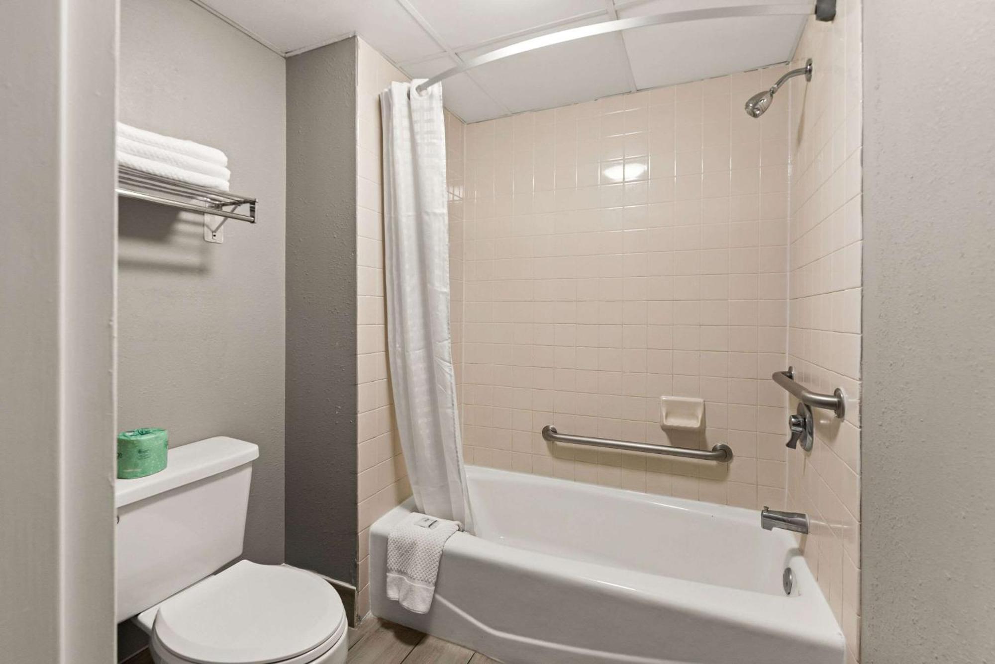 Rodeway Inn Brooklawn ภายนอก รูปภาพ